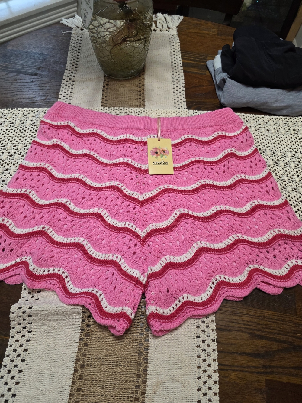 entro Pink High-Waist Crochet Wave Shorts with Contrast Stripes